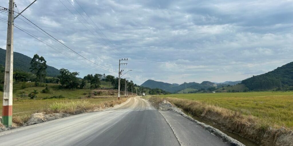 Estrada Geral dos Macacos receberá 3ª etapa da pavimentação asfáltica